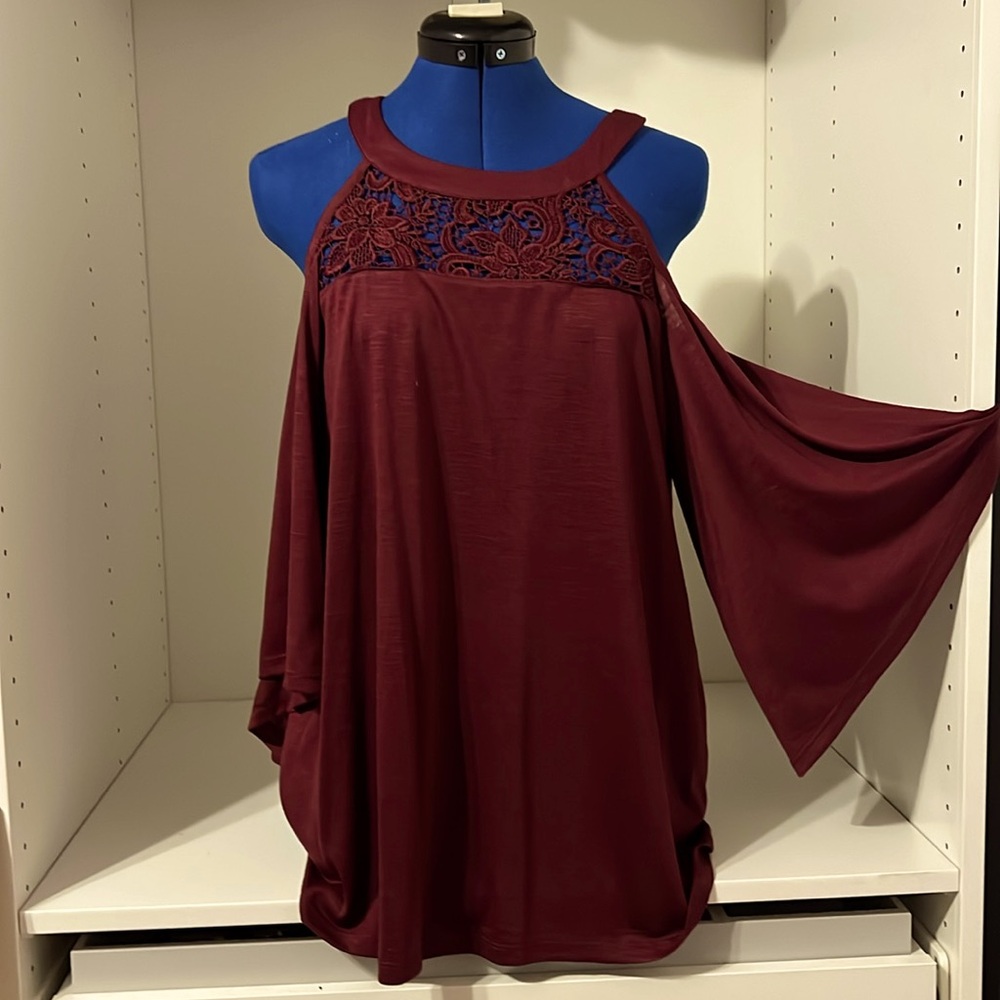 Torrid, burgundy cold shoulder top, NWT size 10